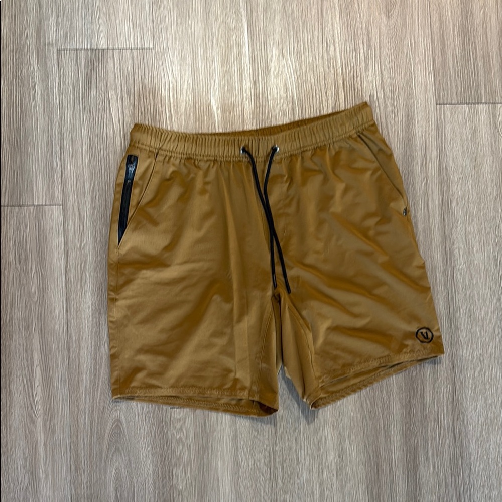 Vuori Men's Elevate Kore Tan Athletic Shorts size M